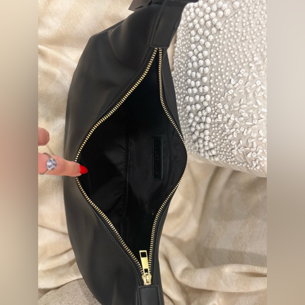 SOLD // NWT 🌙 Jules Kae • Zola Black Vegan Leather Half Moon Shoulder Crossbody - Picture 11 of 16